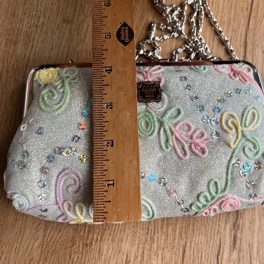 Vintage Anna Sui Y2K Pastel Embroidered Sequin Kiss-Lock Chain Clutch Purse Flor